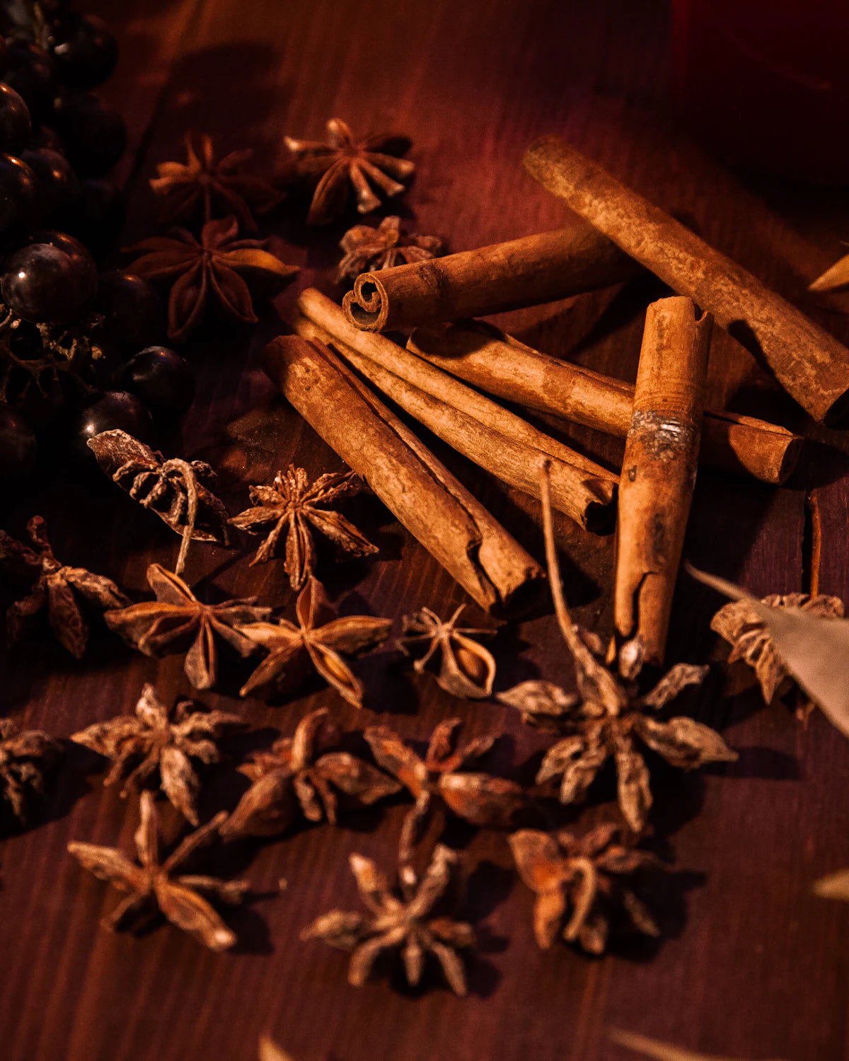 Cinnamon and warm spices reflecting Maison Z Tobacco